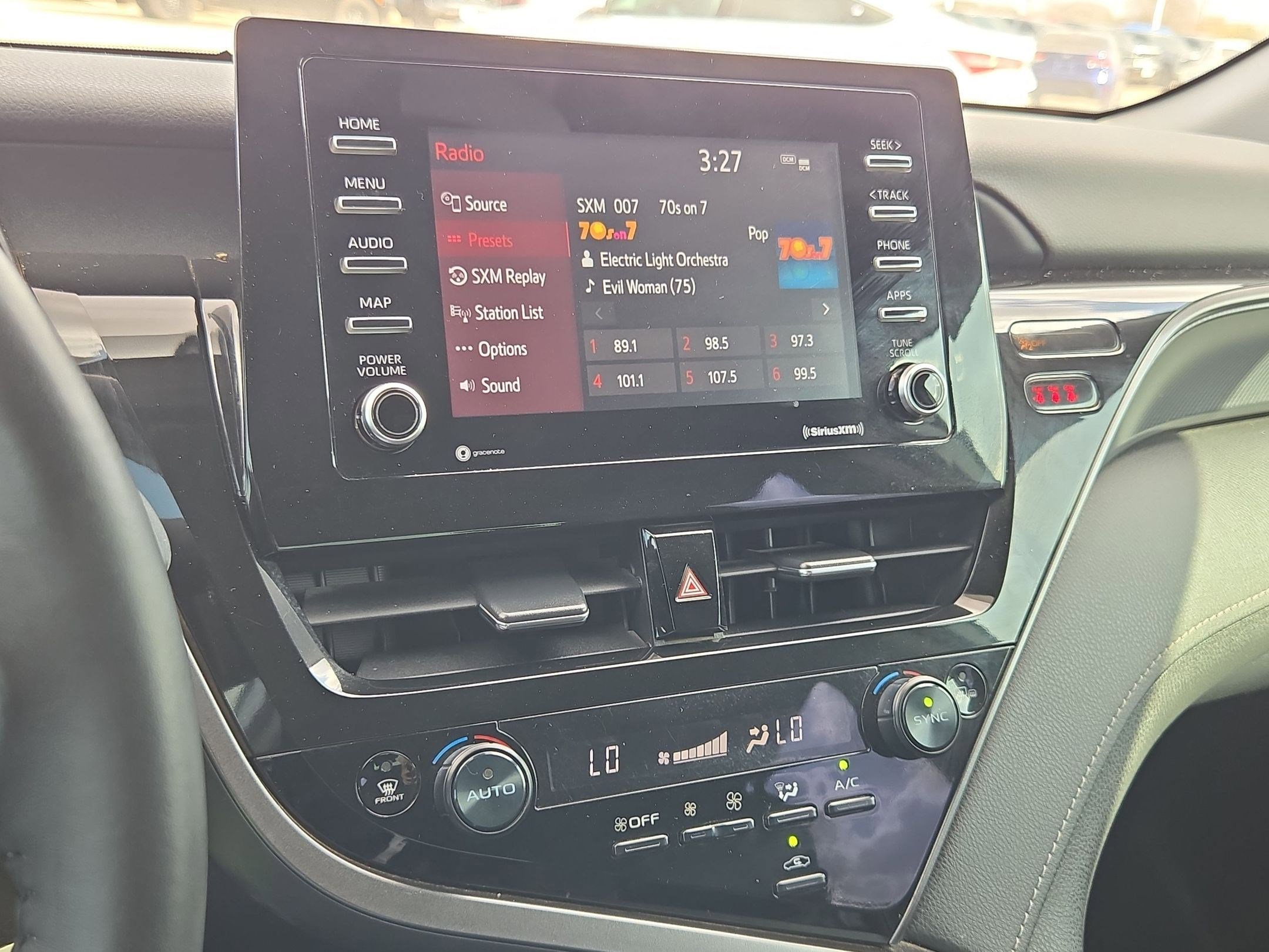 Used 2022 Toyota Camry SE image 16