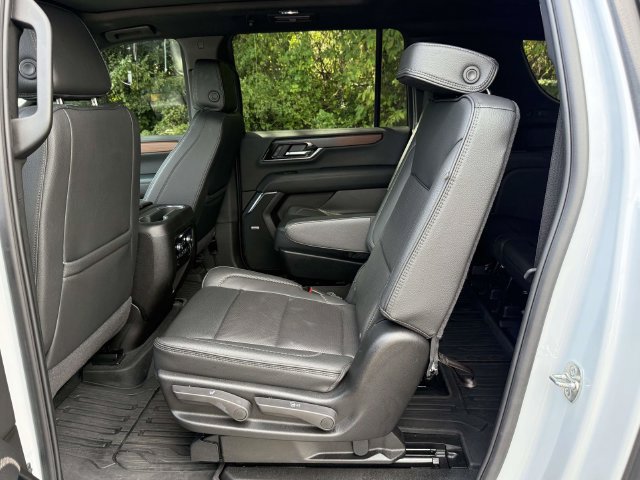 Used 2026 GMC Yukon XL Denali w/ Sun & Power Step Package AWD/4WD image 12