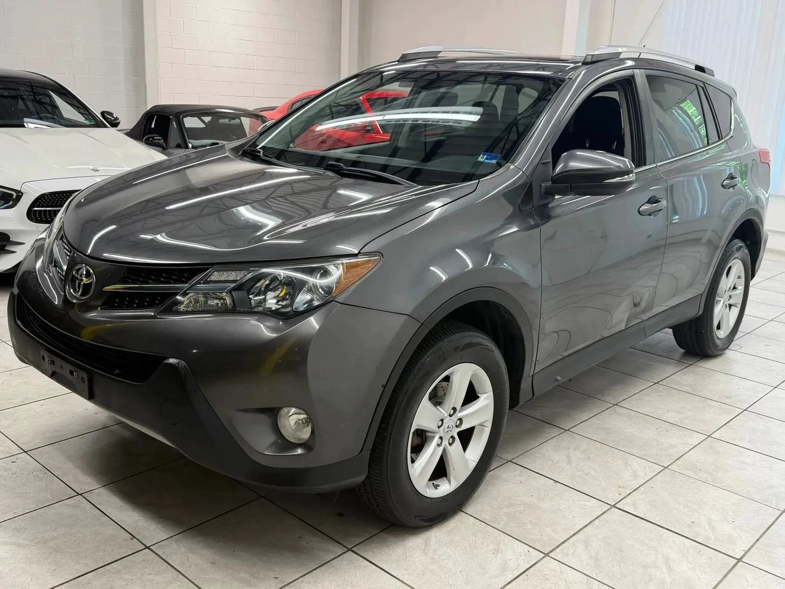 Used 2013 Toyota RAV4 XLE AWD/4WD image 3