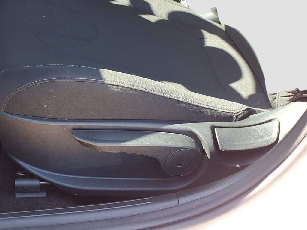 Used 2023 Hyundai Elantra SEL image 21