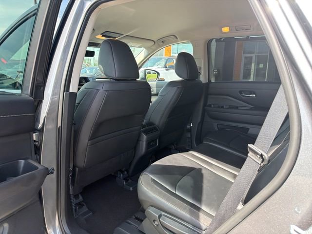 Used 2025 Nissan Pathfinder SL w/ Cargo Package image 23