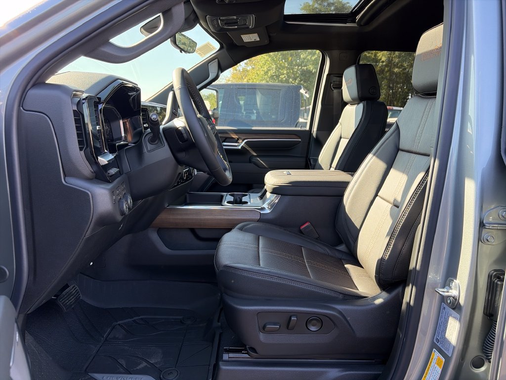 New 2026 Chevrolet Silverado 3500 High Country w/ High Country Premium Package AWD/4WD image 13