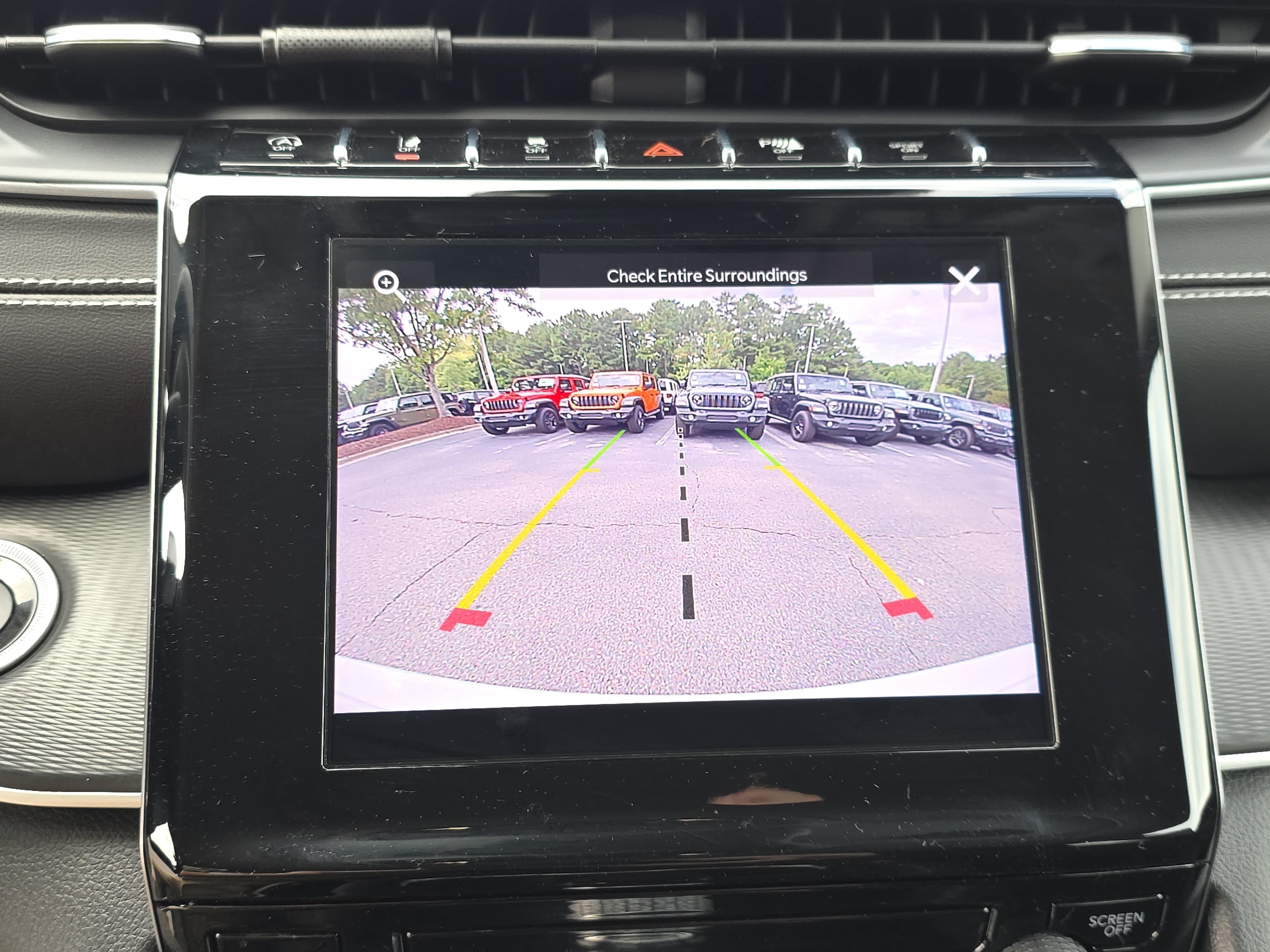 Certified 2023 Jeep Grand Cherokee Laredo AWD/4WD image 20