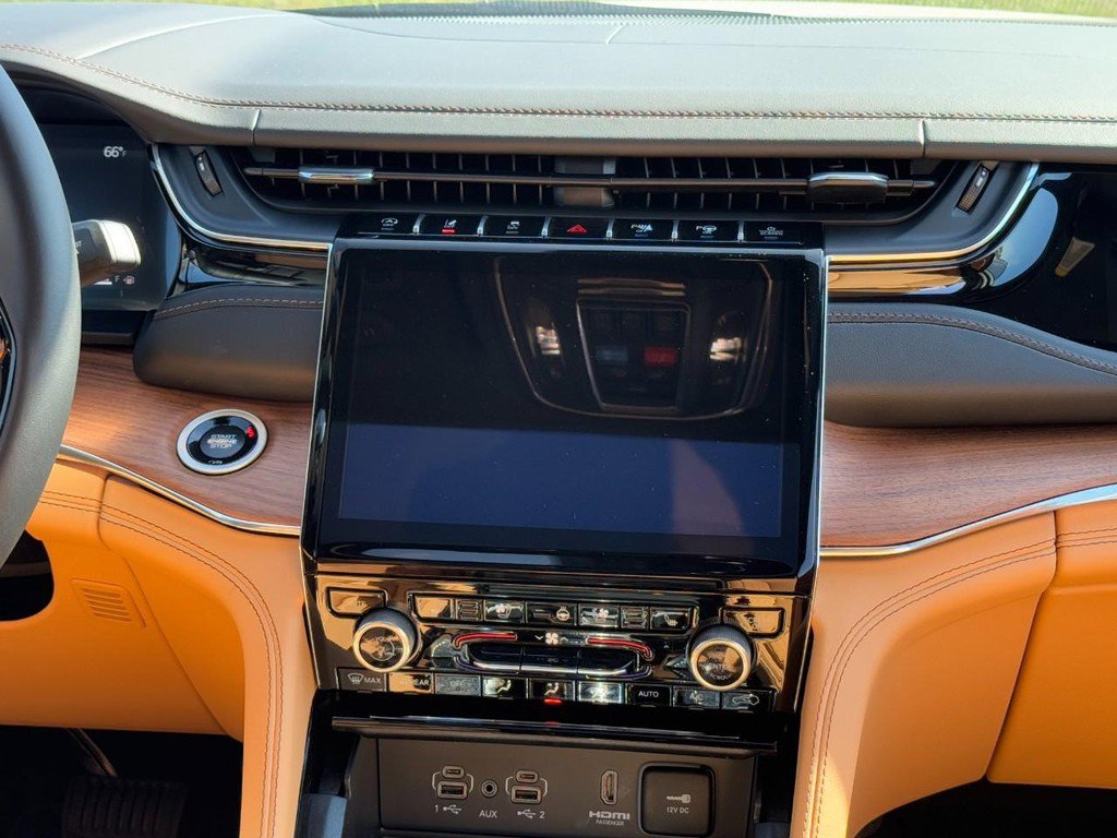 New 2025 Jeep Grand Cherokee Summit image 8