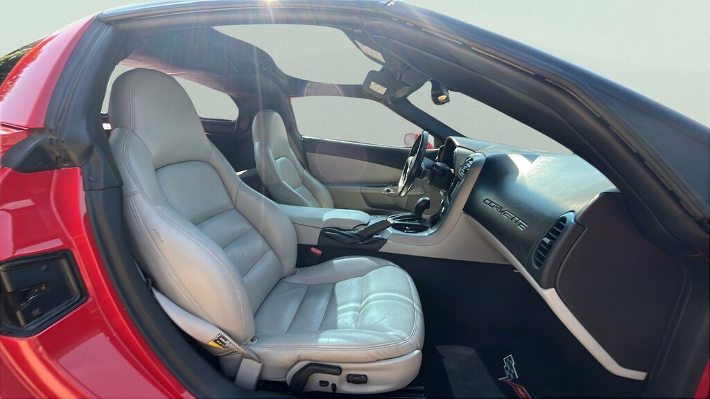 Used 2006 Chevrolet Corvette Coupe w/ Preferred Equipment Group RWD image 16