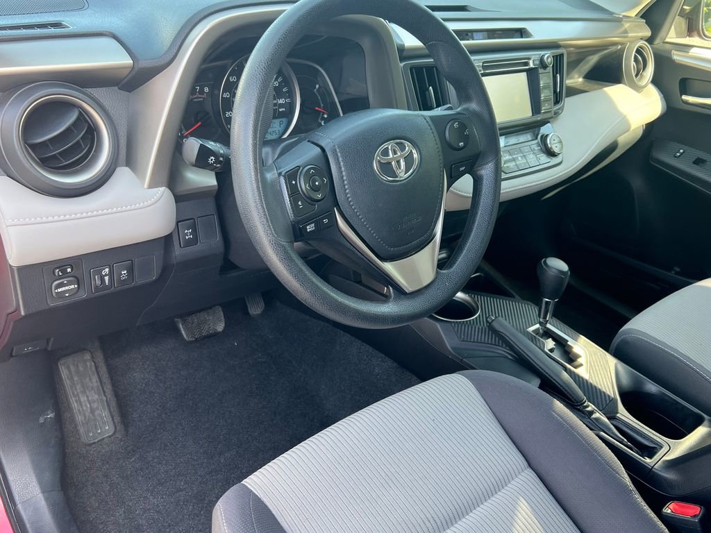 Used 2015 Toyota RAV4 XLE AWD/4WD image 18