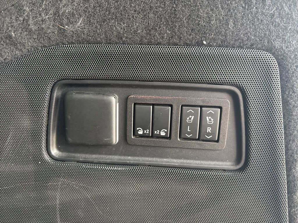 Used 2021 Cadillac Escalade ESV Premium Luxury w/ Driver Assist Tech Package image 38