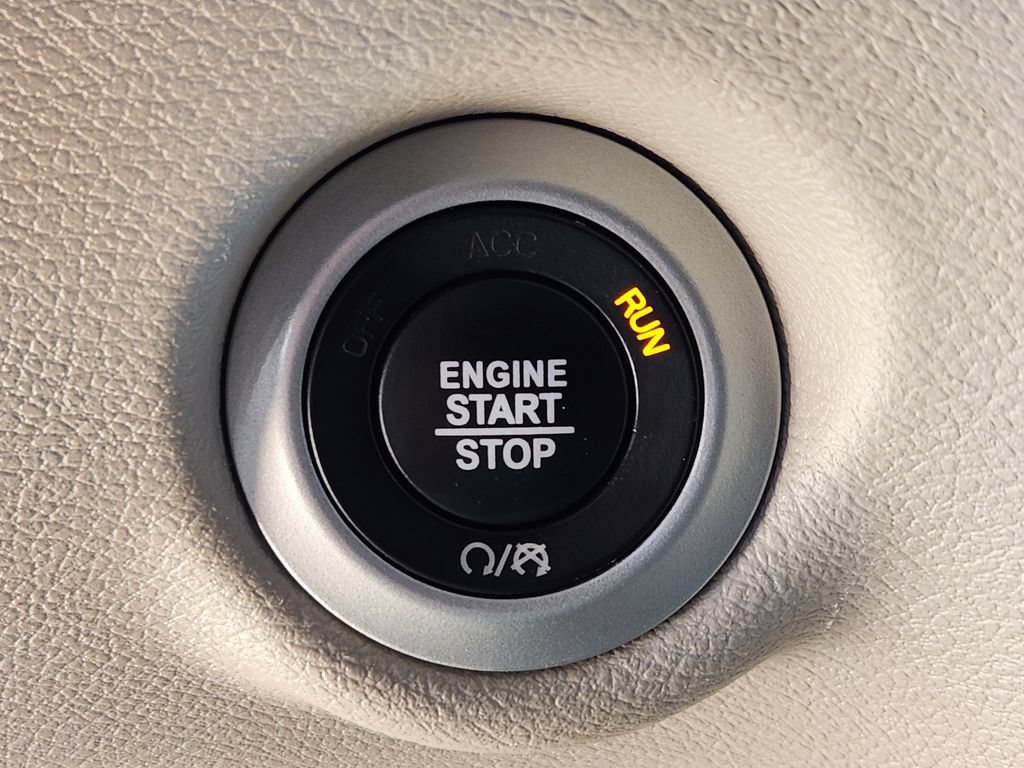 Used 2023 Chrysler Pacifica Touring-L FWD image 12