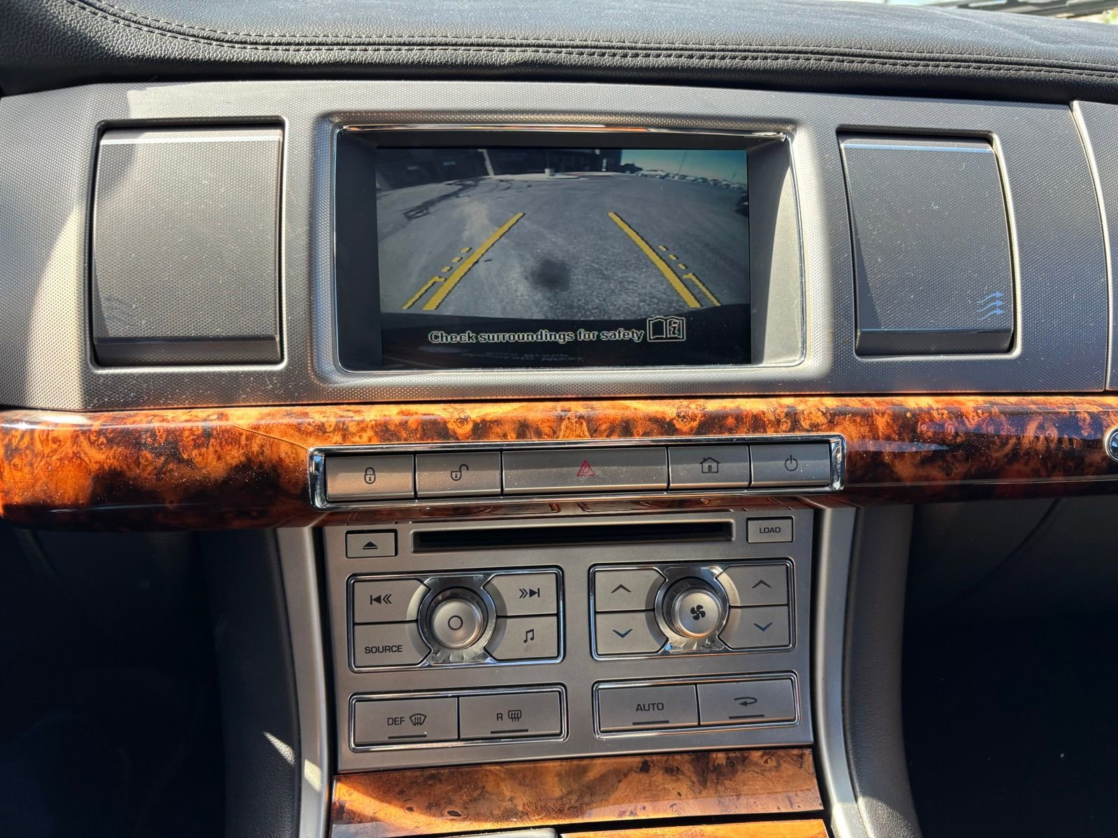 Used 2011 Jaguar XF Premium image 12