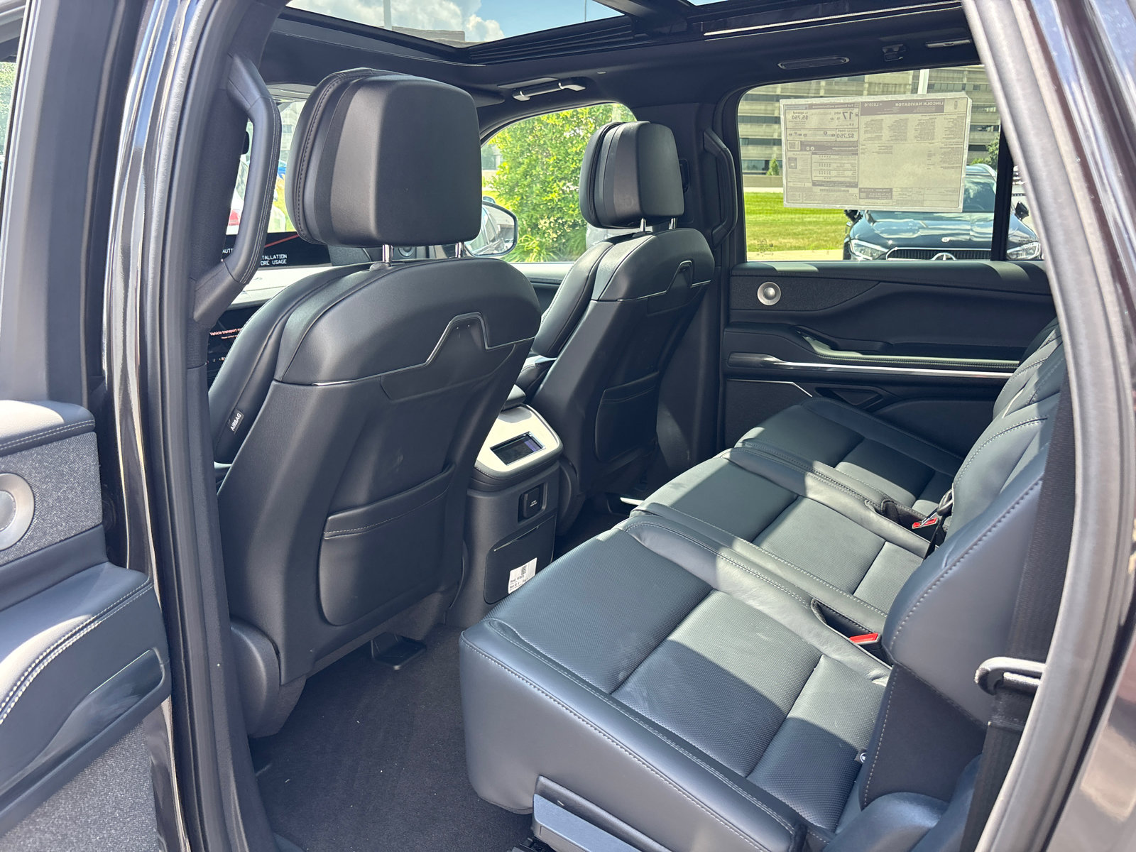 New 2027 Lincoln Navigator L Reserve w/ Jet Appearance Package AWD/4WD image 27
