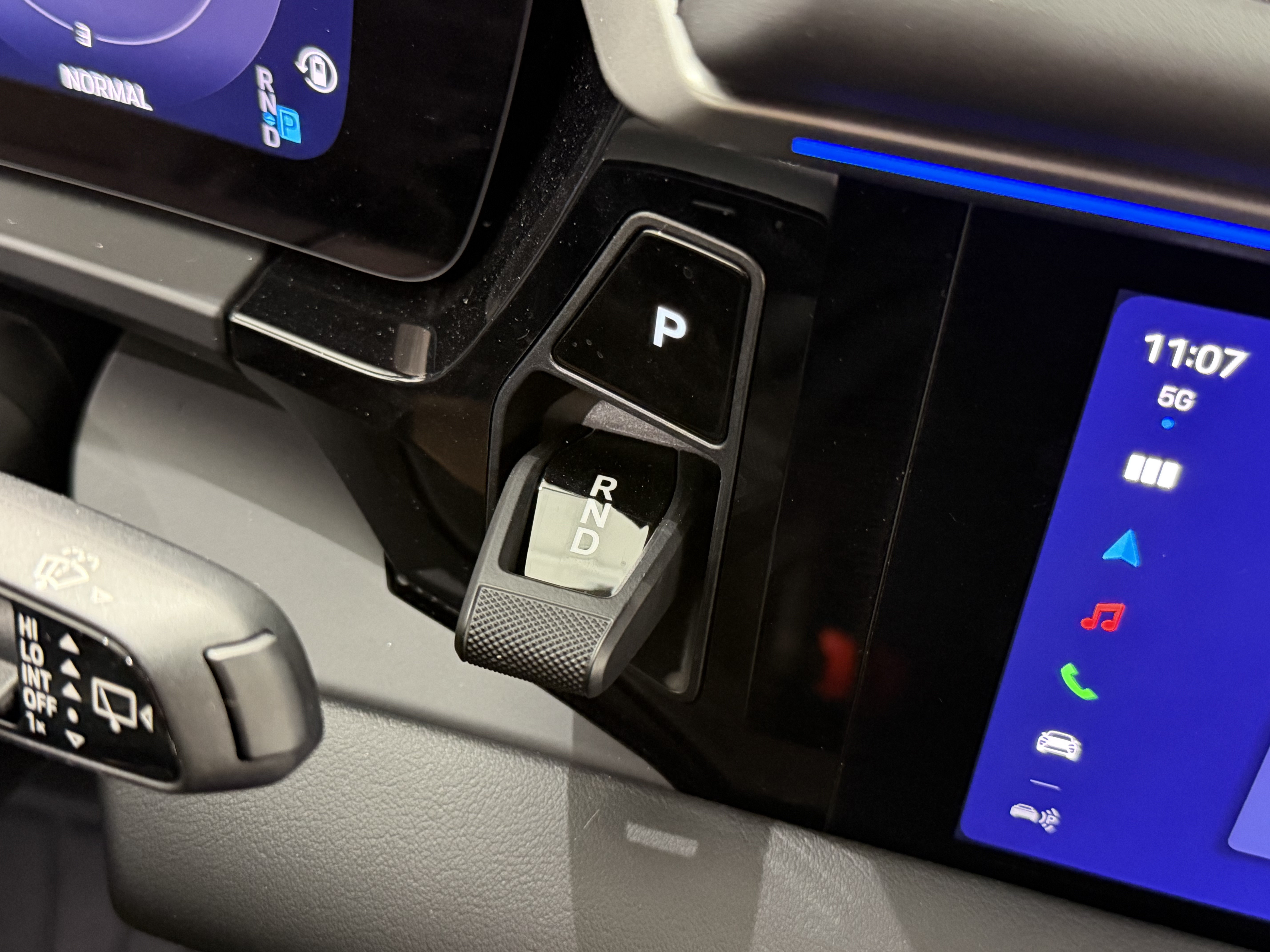 Certified 2025 Porsche Macan Electric RWD image 38