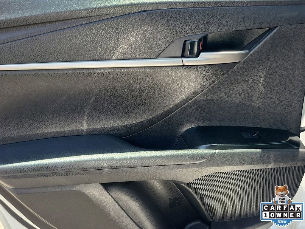 Used 2025 Toyota Camry SE FWD image 14