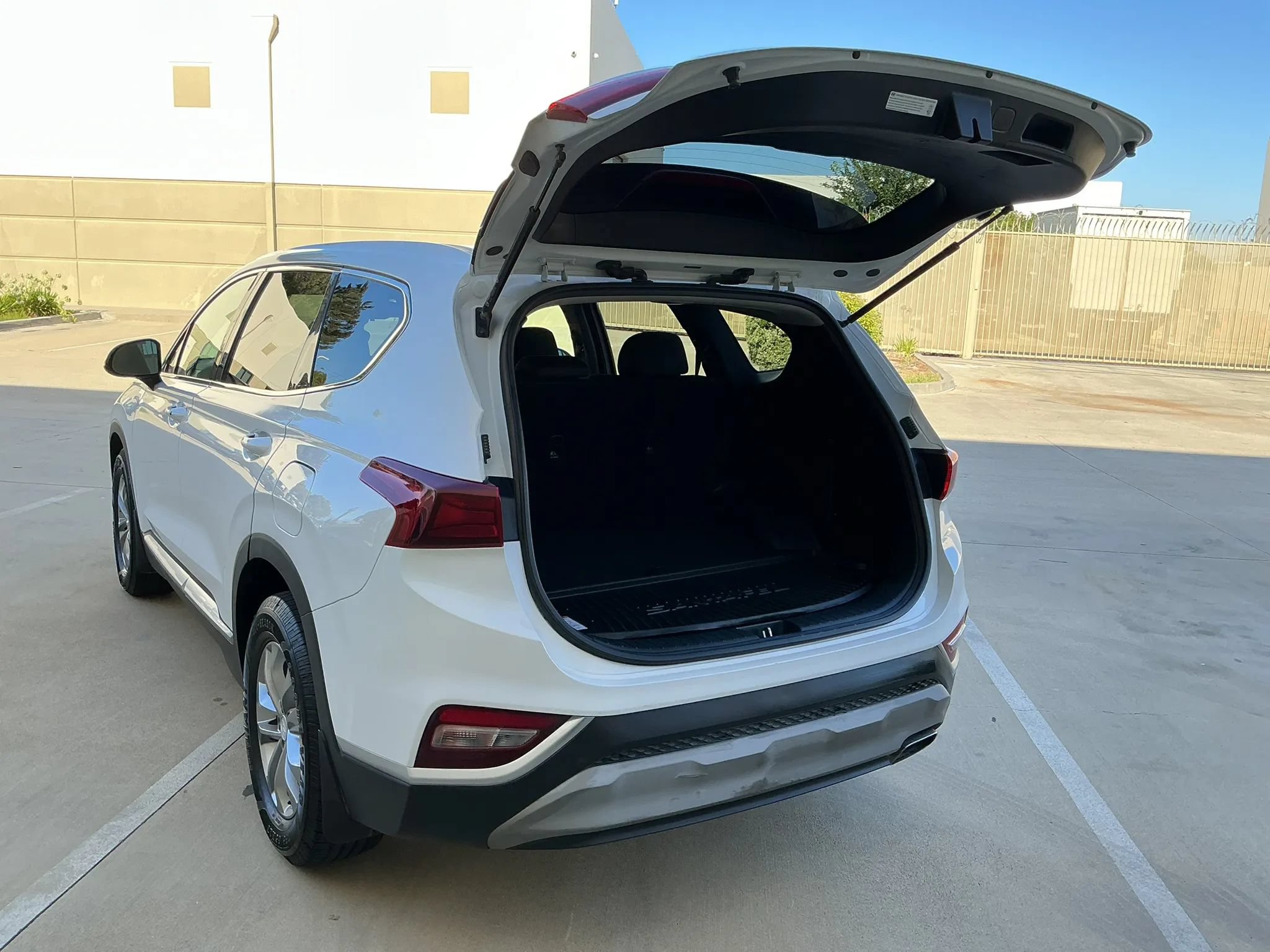 Used 2019 Hyundai Santa Fe SEL FWD image 14