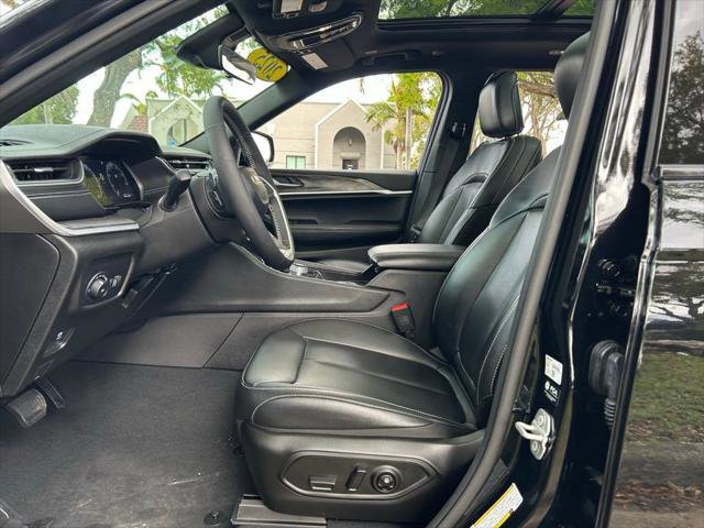 Certified 2025 Jeep Grand Cherokee Limited w/ MOPAR Finishing Package image 17