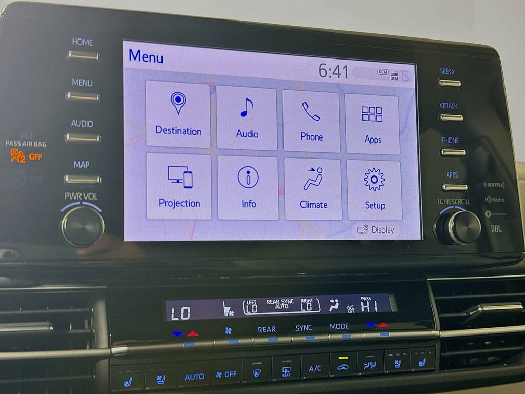 Used 2024 Toyota Sienna Limited image 17