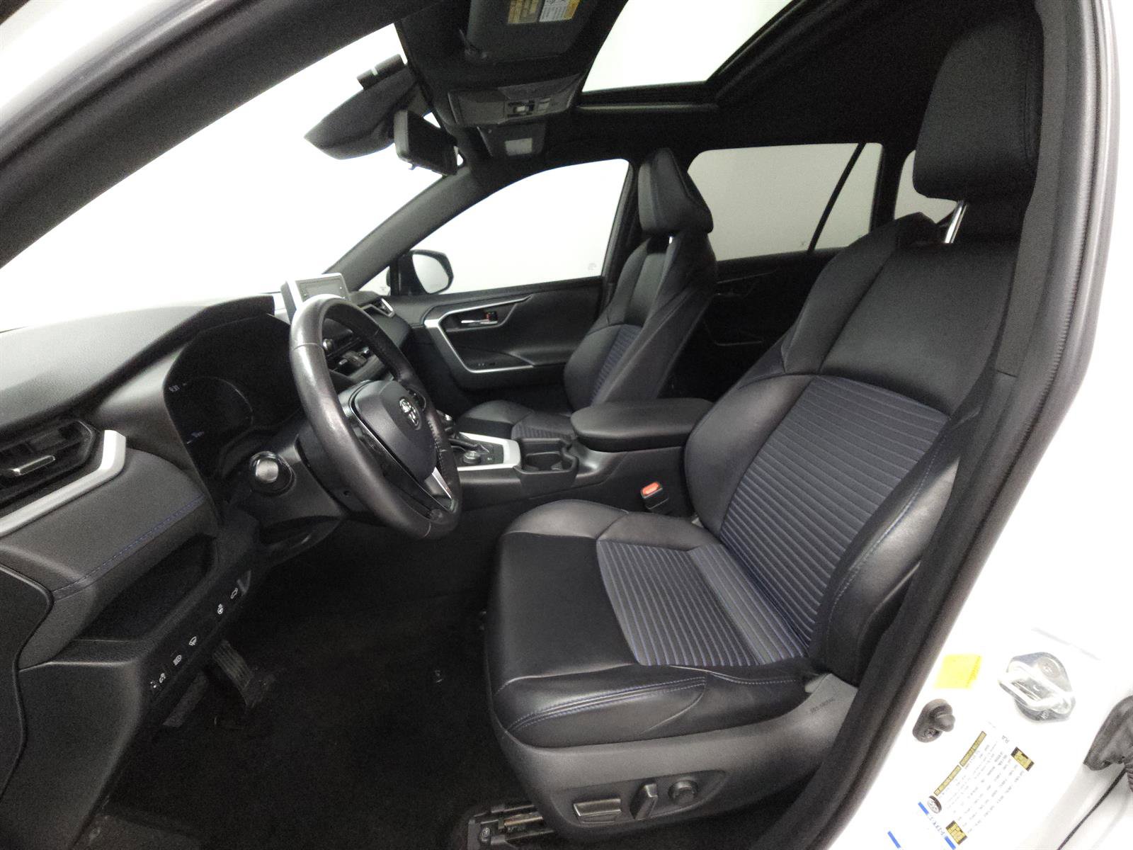 Used 2019 Toyota RAV4 XSE w/ XSE Weather Package AWD/4WD image 4