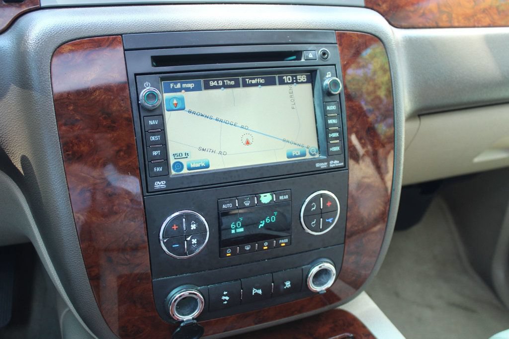 Used 2011 Chevrolet Suburban LTZ RWD image 14