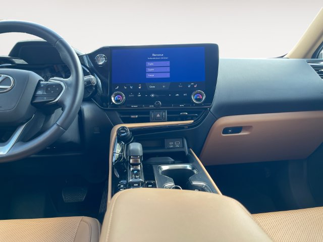 Used 2024 Lexus NX 350h AWD image 11
