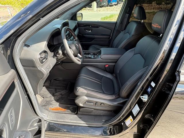 Used 2025 Honda Pilot TrailSport image 12