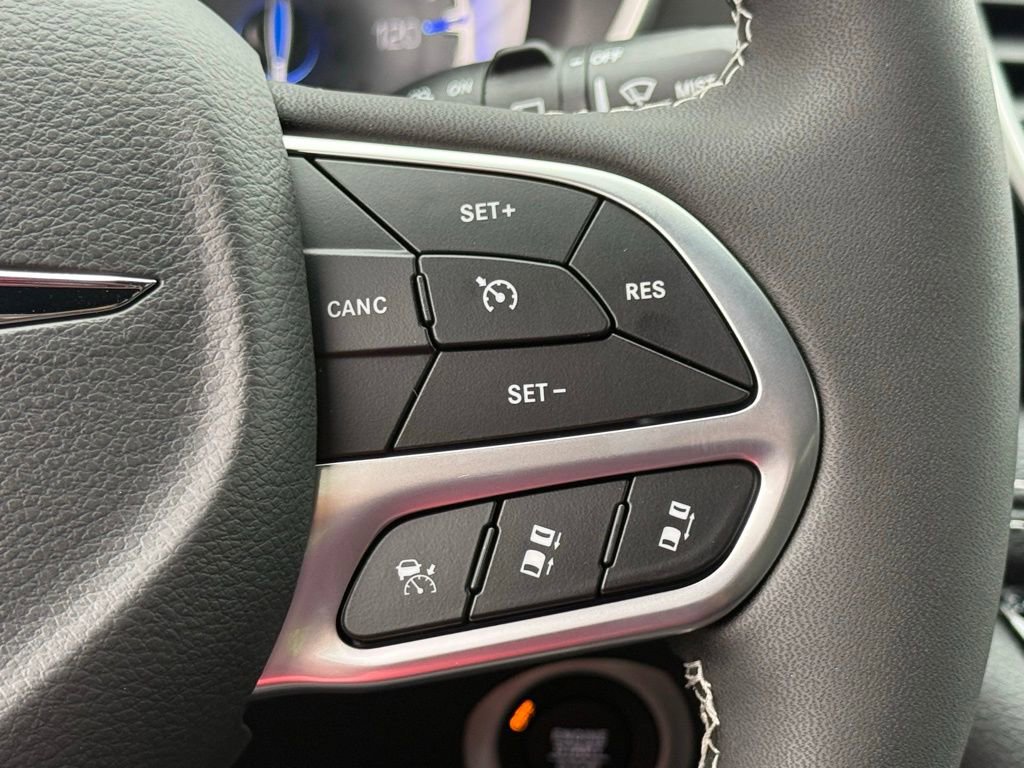 New 2026 Chrysler Pacifica Select image 24