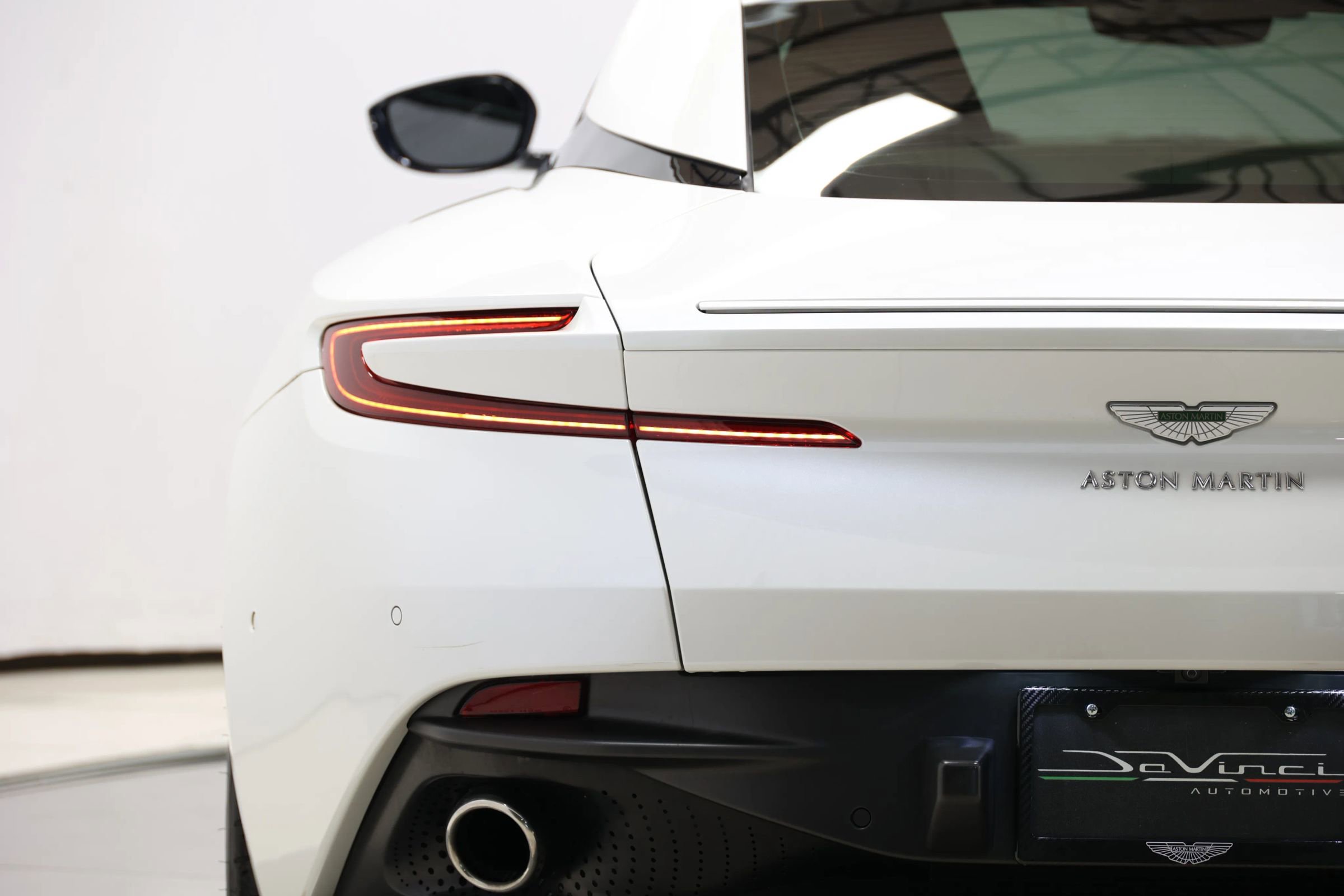 Used 2018 Aston Martin DB11 Coupe image 47