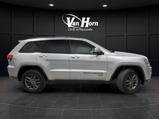 Used 2016 Jeep Grand Cherokee Laredo 75th Anniversary image 2