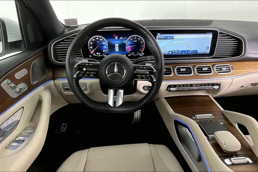 Certified 2025 Mercedes-Benz GLS 580 4MATIC image 5