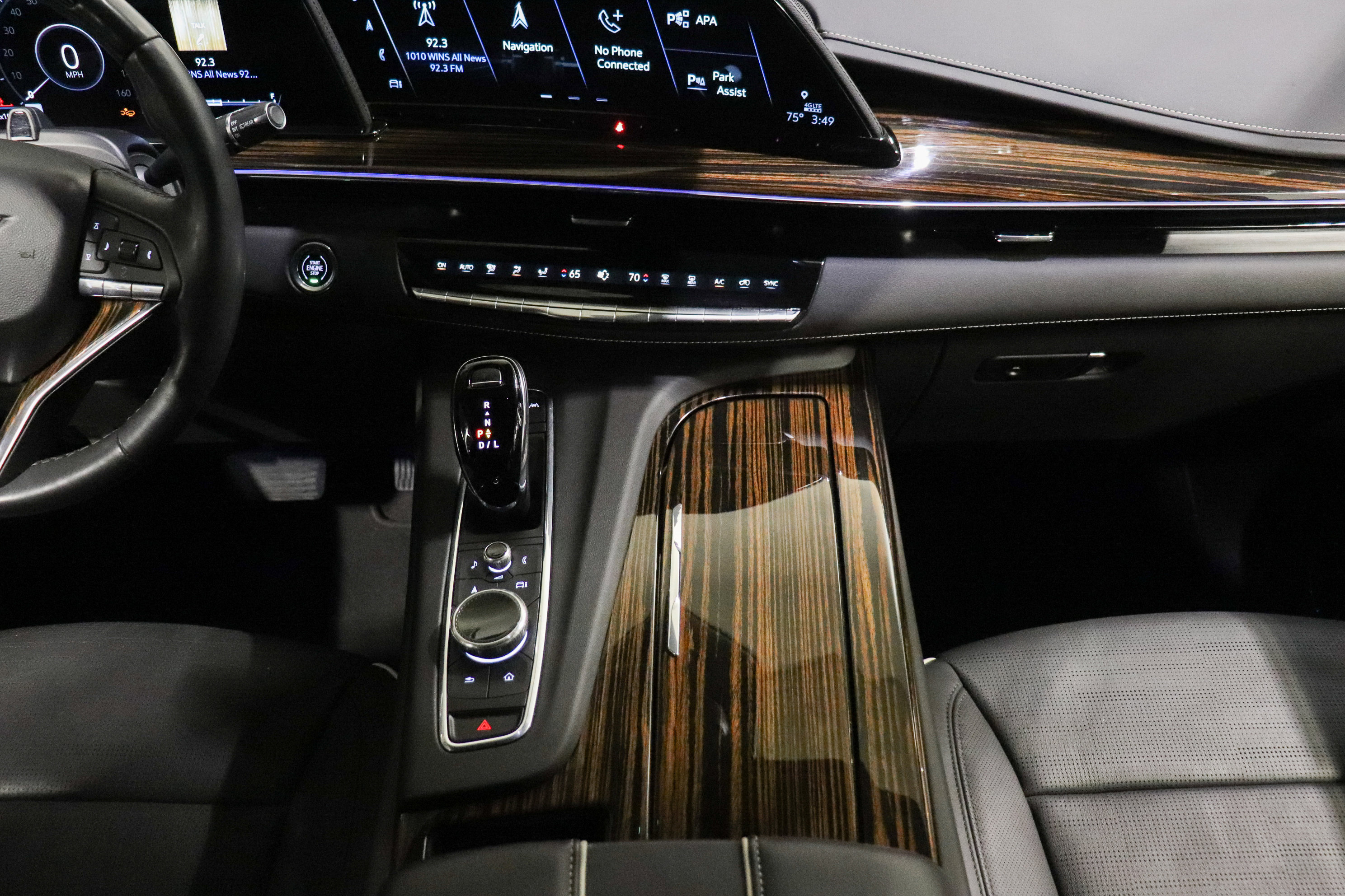 Used 2023 Cadillac Escalade ESV Premium Luxury image 33