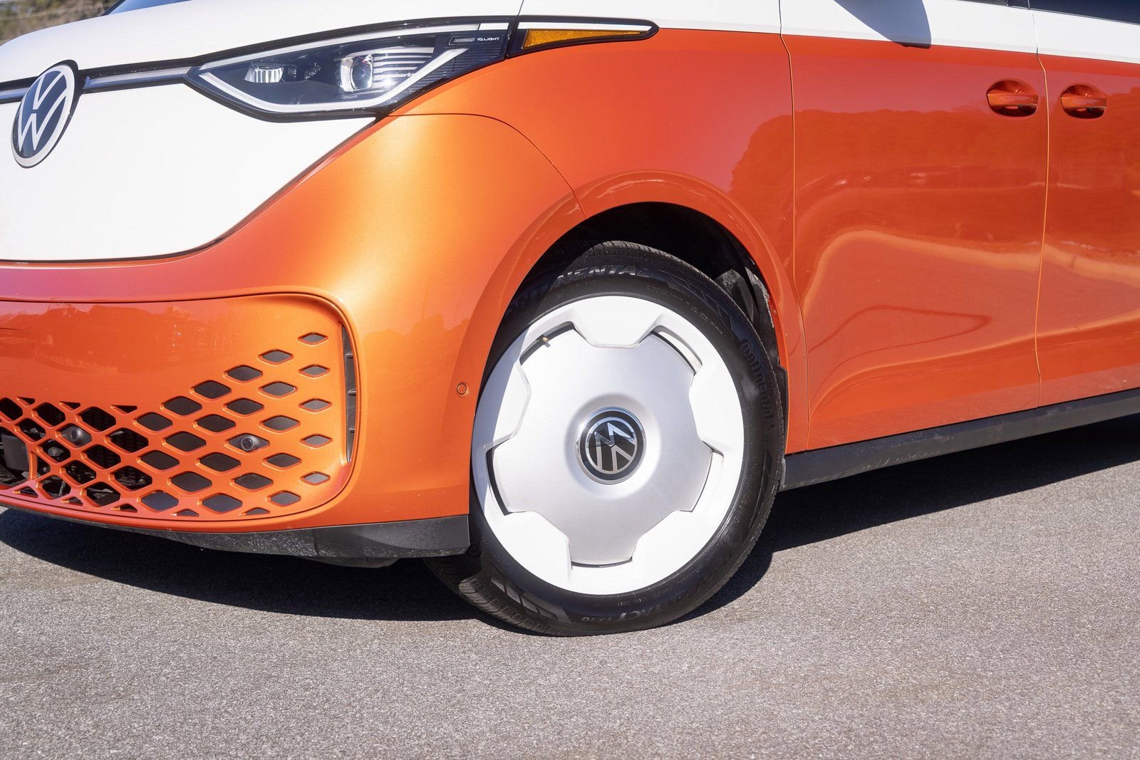 Used 2025 Volkswagen ID. Buzz 1st Edition image 4