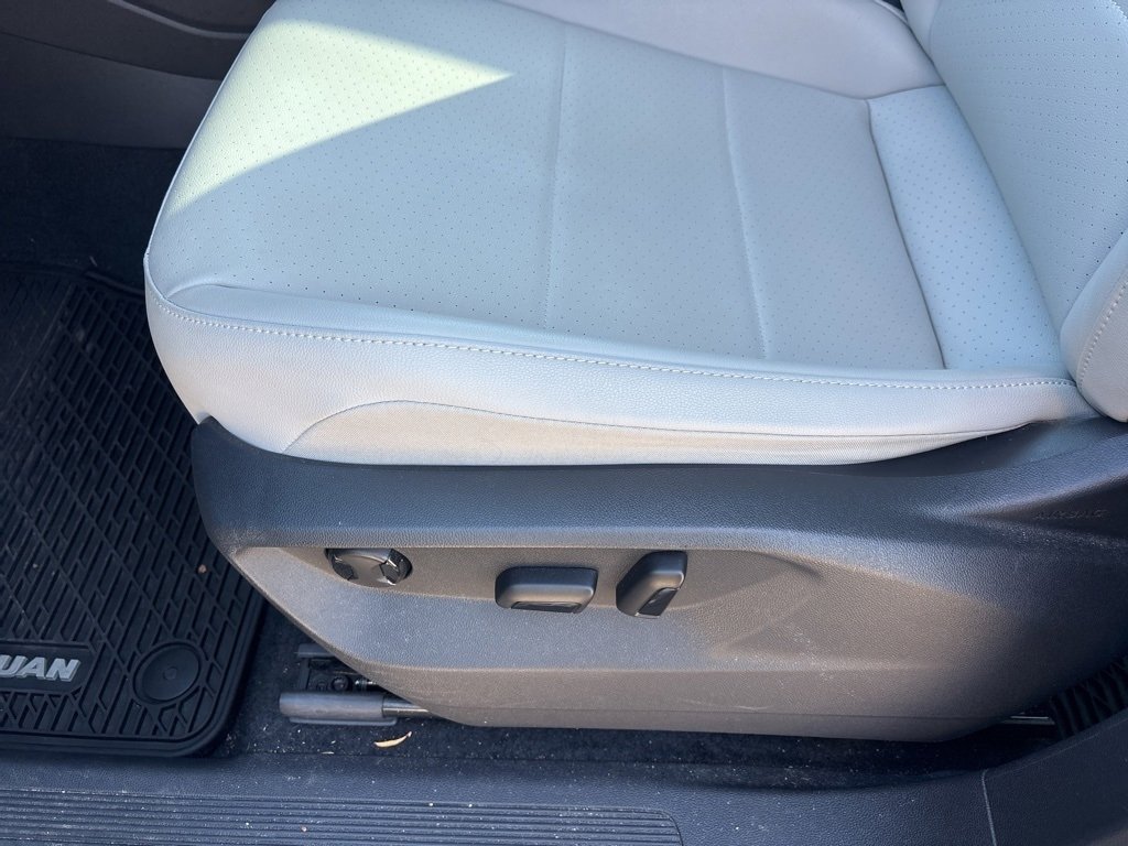 Used 2019 Volkswagen Tiguan SE w/ Panoramic Sunroof Package image 14