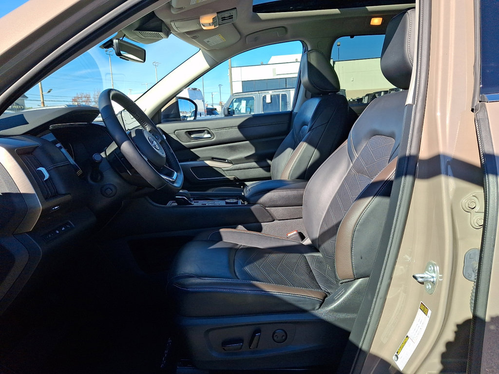 Used 2023 Nissan Pathfinder Platinum image 22