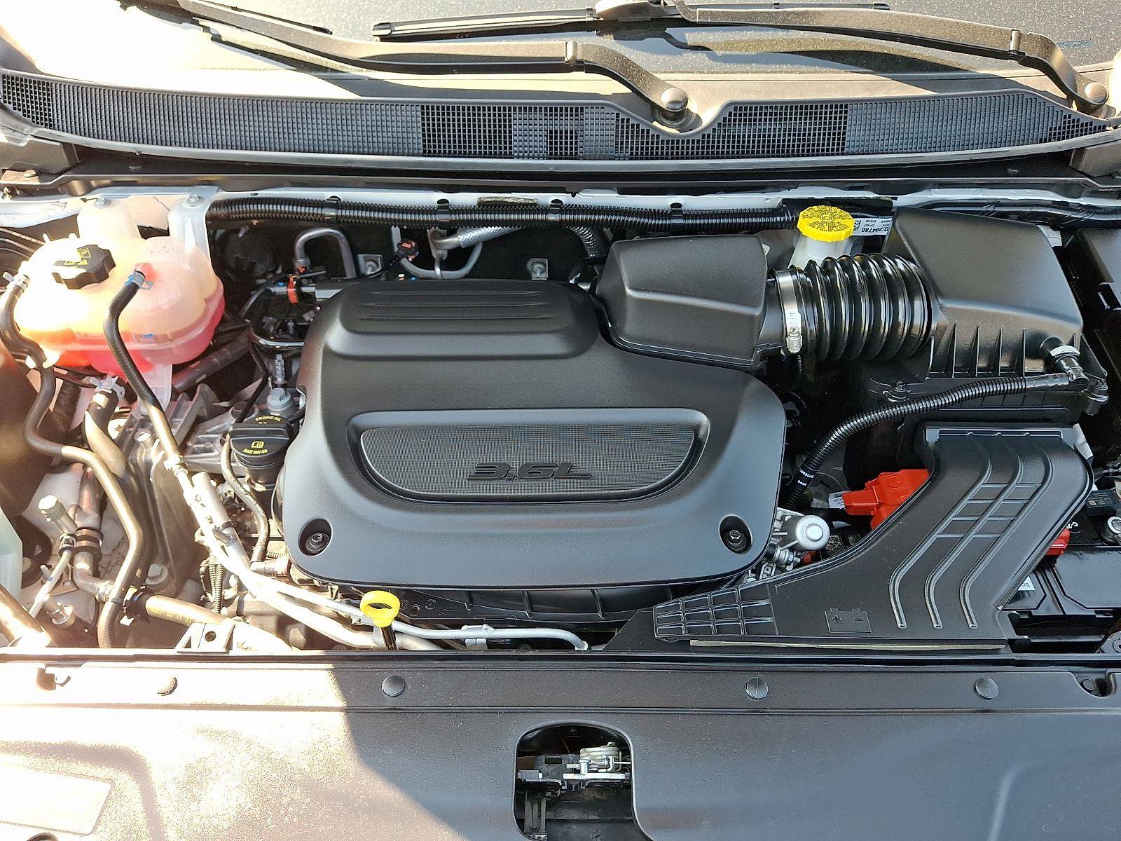 Certified 2024 Chrysler Pacifica Limited FWD image 29