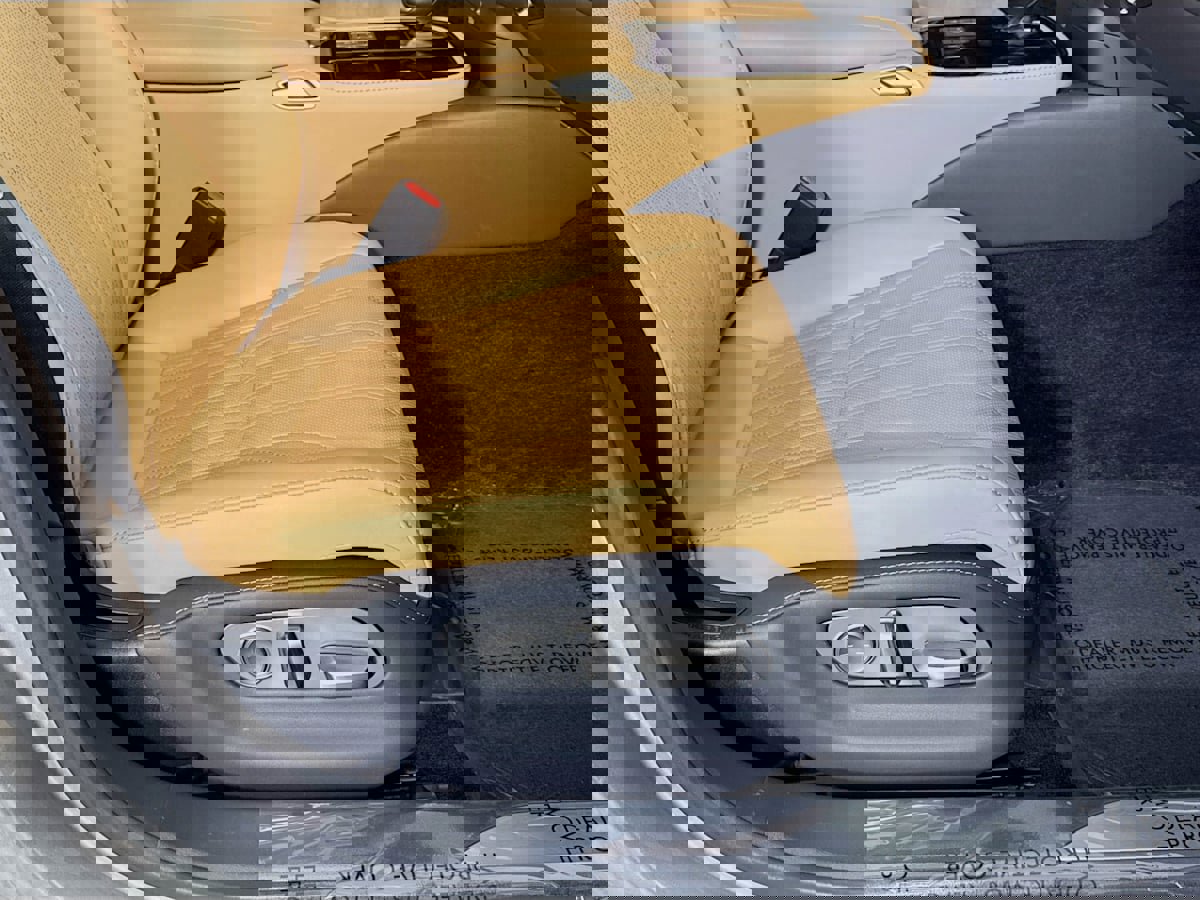 Used 2024 Lexus LS 500 w/ Interior Upgrade Package image 38