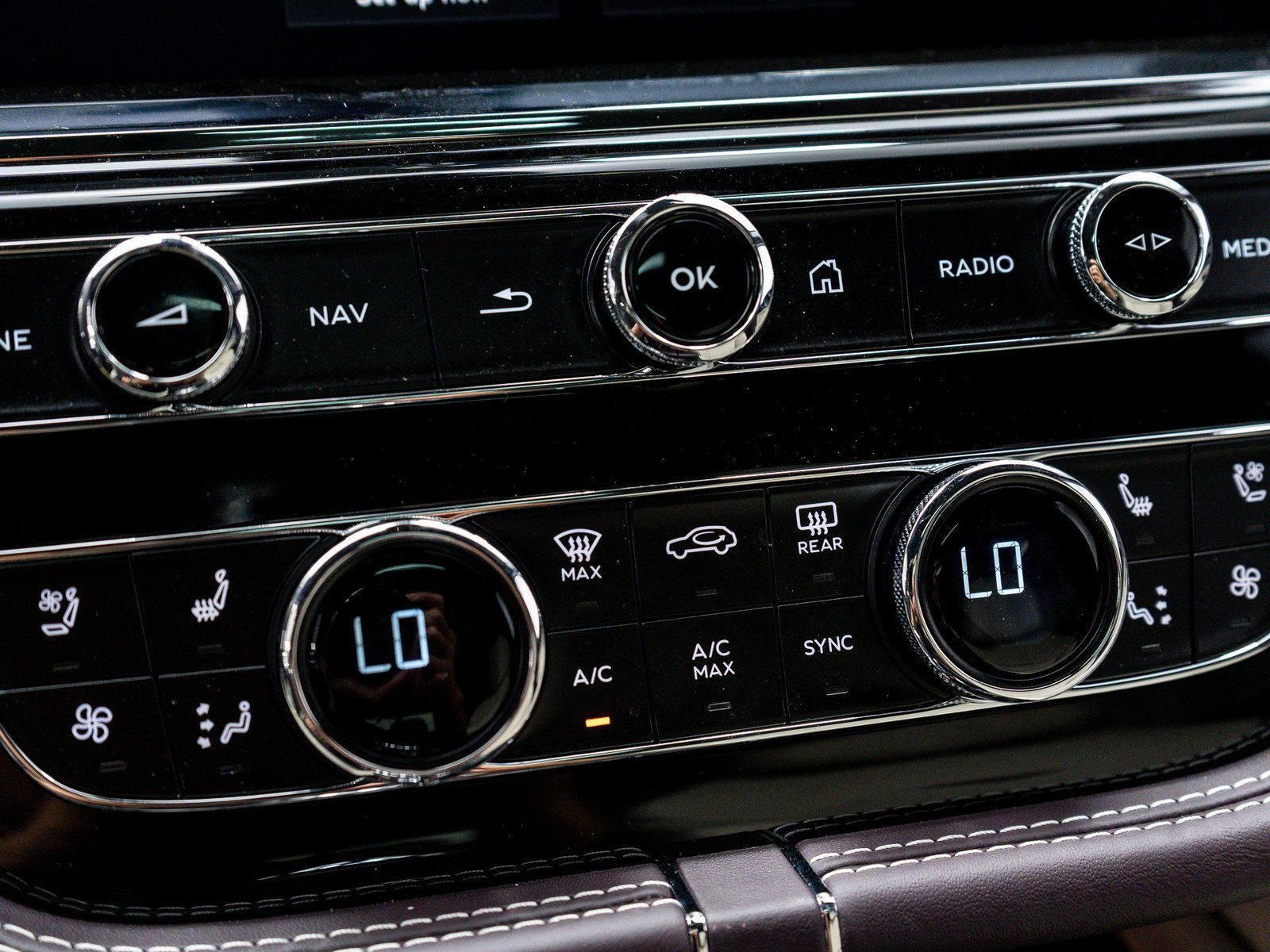 Certified 2023 Bentley Bentayga Extended Wheelbase image 37