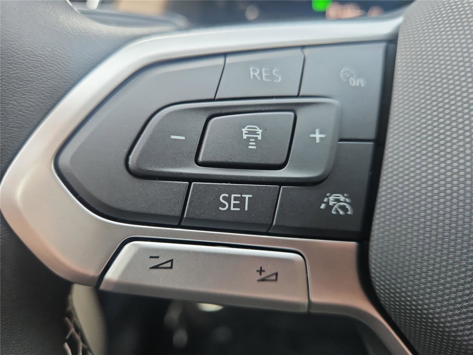 New 2026 Volkswagen Atlas SE image 16