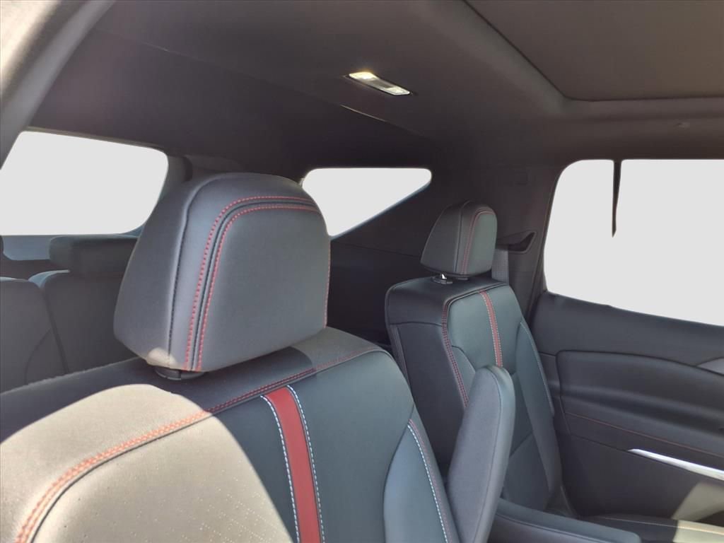 Used 2024 Chevrolet Traverse RS image 16