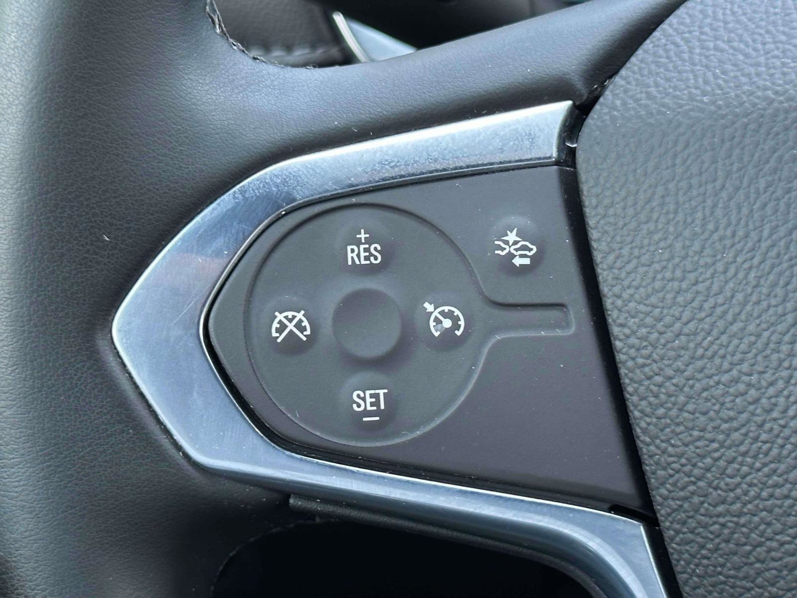 Used 2023 Chevrolet Traverse LT image 21