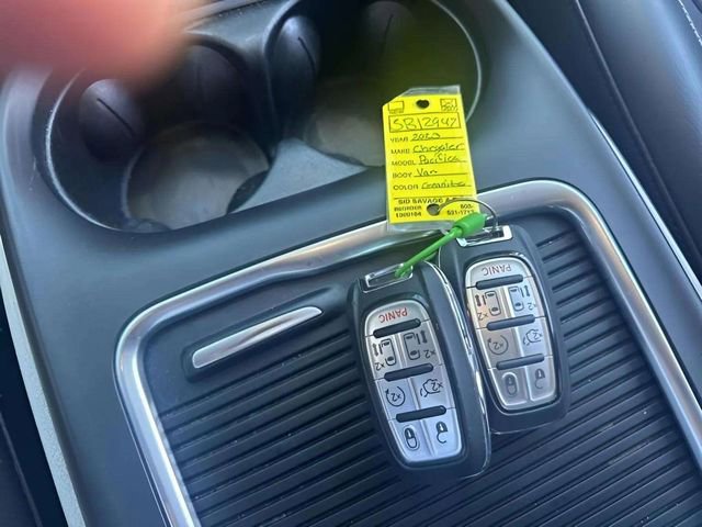 Used 2023 Chrysler Pacifica Touring-L image 13