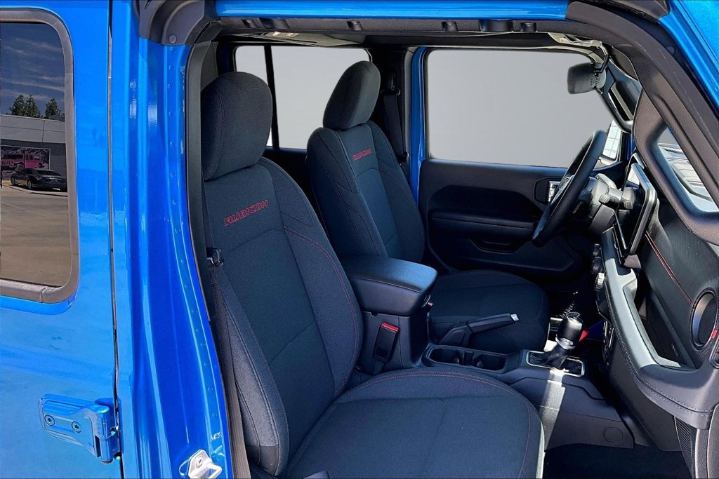 Certified 2025 Jeep Wrangler Unlimited Rubicon w/ Convenience Group AWD/4WD image 16