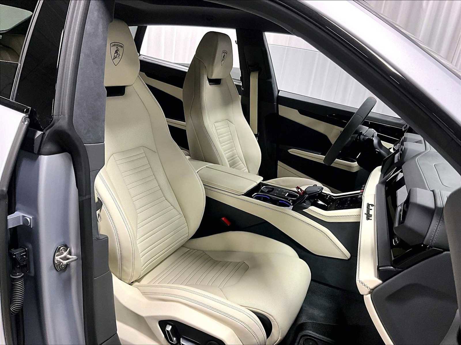 Used 2025 Lamborghini Urus SE image 30