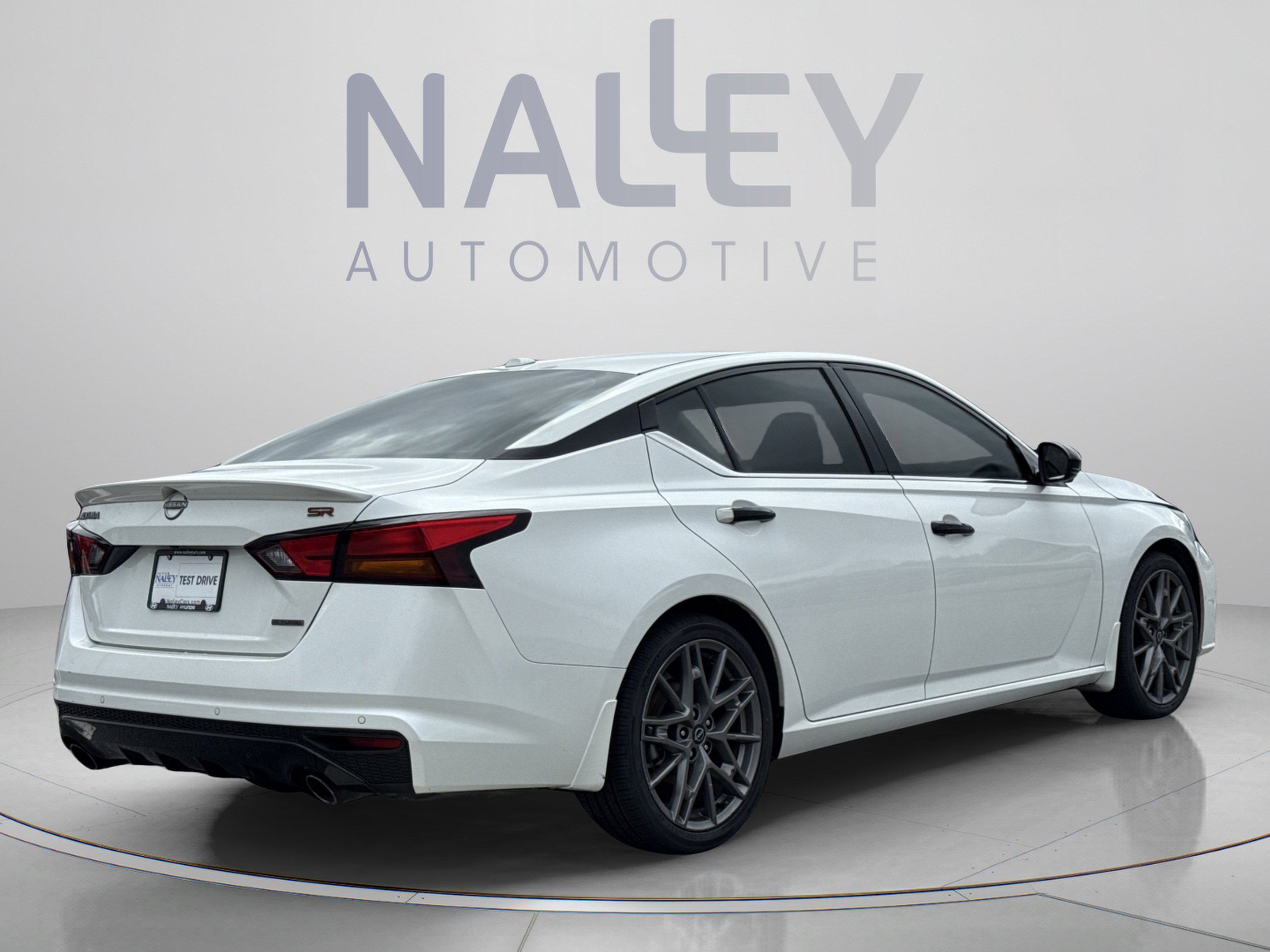 Used 2024 Nissan Altima 2.0 SR FWD image 5