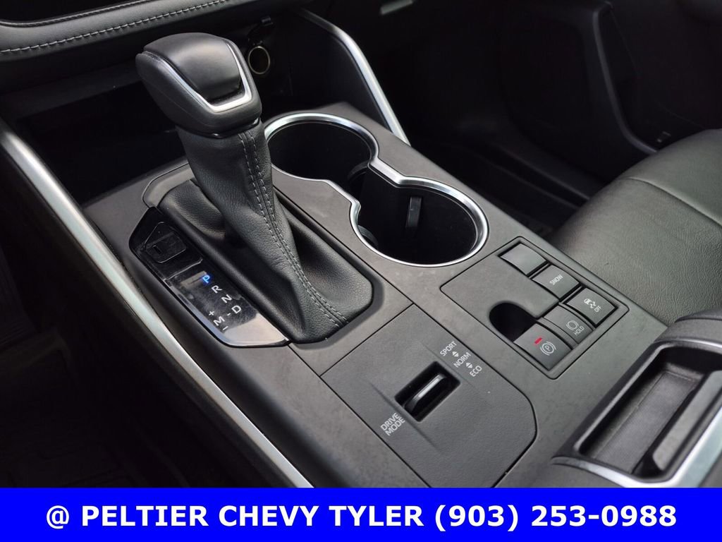 Used 2023 Toyota Highlander LE FWD image 23
