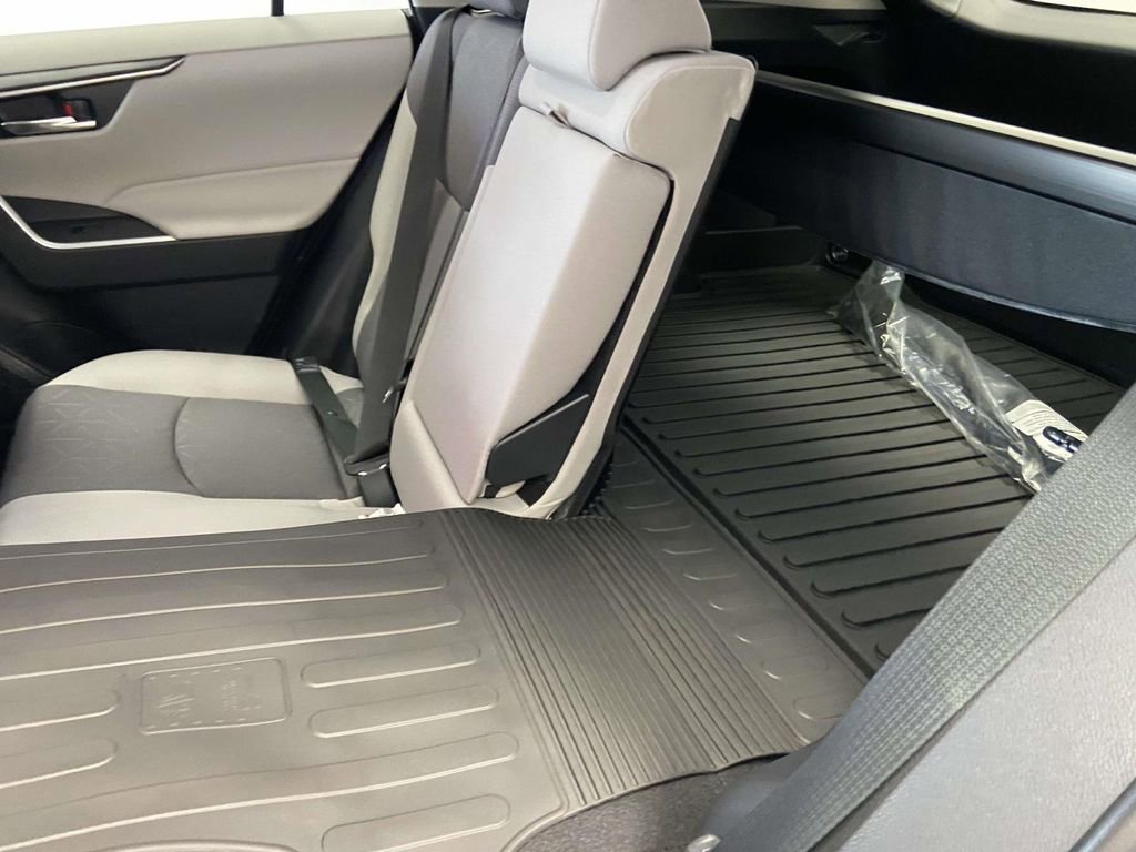 Used 2025 Toyota RAV4 XLE w/ Convenience Package AWD/4WD image 17