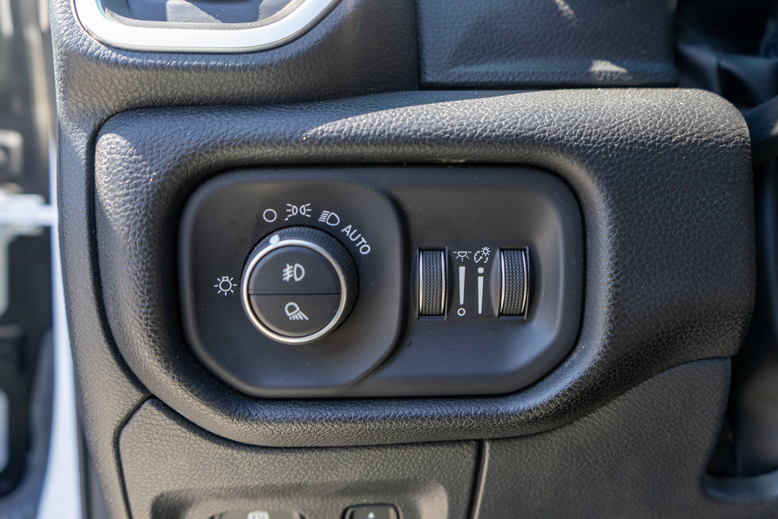 Used 2025 RAM 1500 Big Horn AWD/4WD image 15