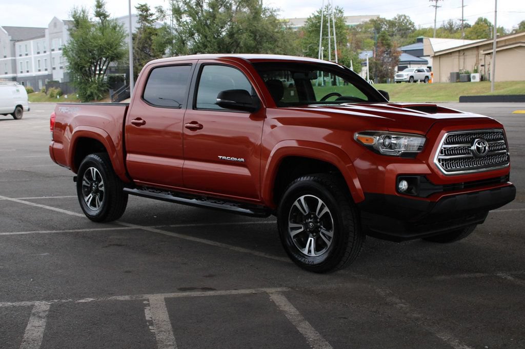 Used 2016 Toyota Tacoma TRD Sport w/ Premium & Technology Package AWD/4WD image 4