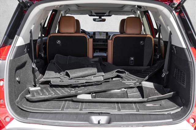 Used 2023 Nissan Pathfinder Platinum image 25