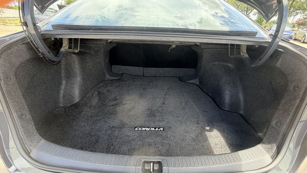 Used 2025 Toyota Corolla SE FWD image 28
