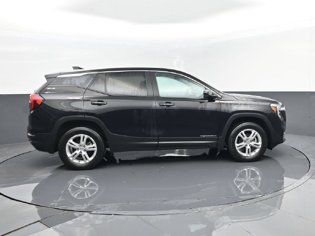 Used 2023 GMC Terrain SLE AWD/4WD image 4