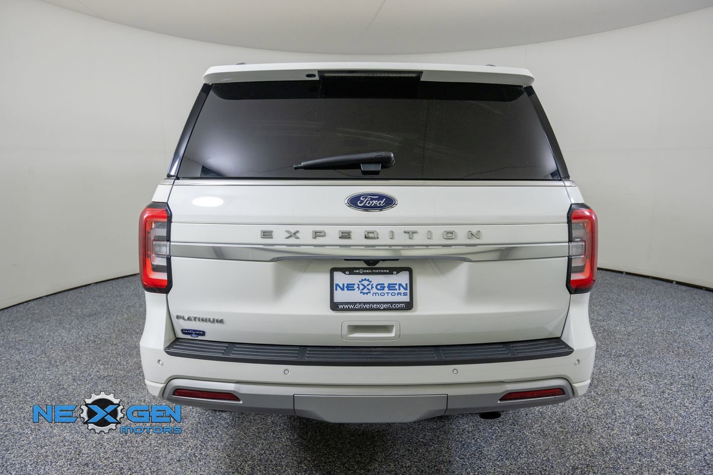 Used 2023 Ford Expedition Platinum AWD/4WD image 6