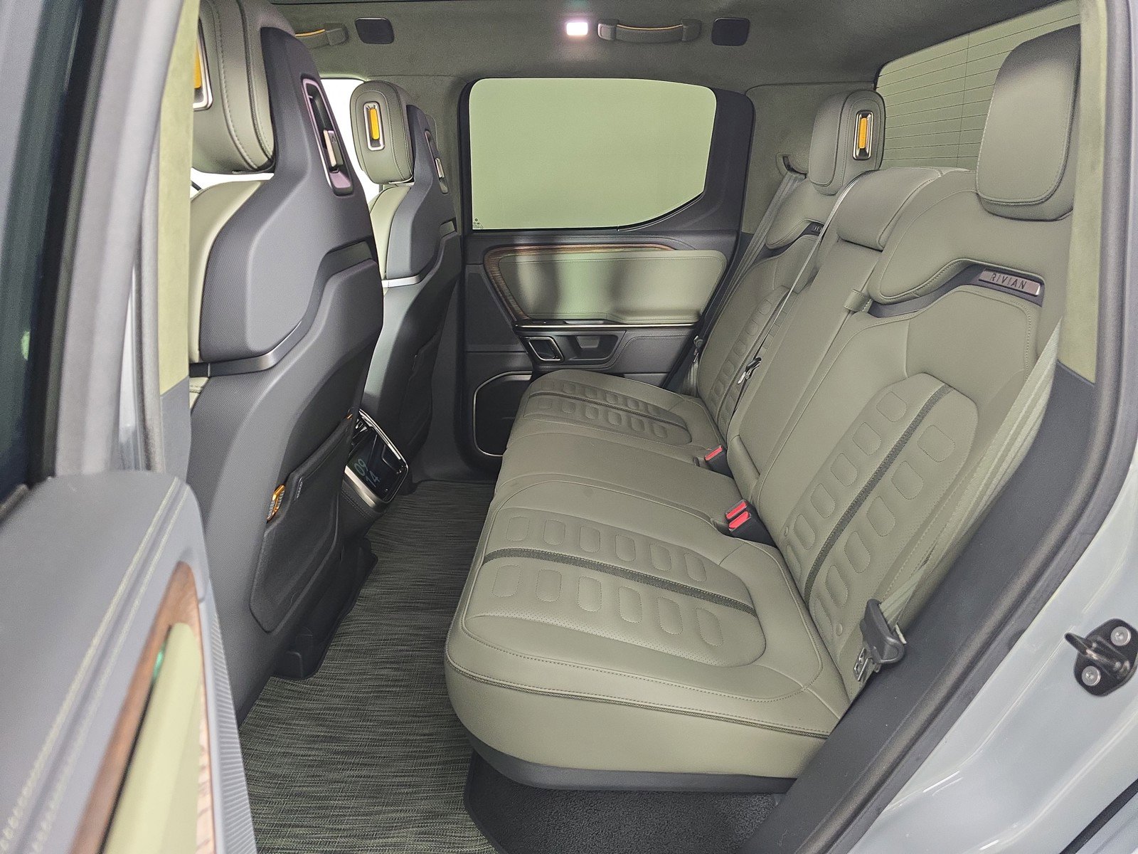 Used 2022 Rivian R1T Adventure image 21